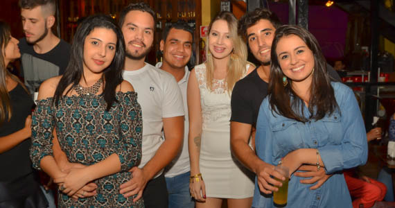 Bar Camará embalou a noite ao som de Marcelo Santanna no sábado