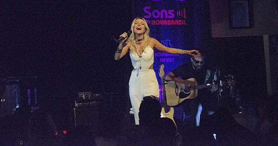 Tom Jazz recebeu a cantora Luiza Possi com o show Sobre o Amor e o Tempo