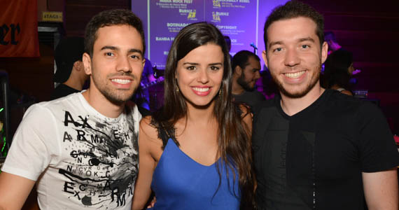 Banda Hot Rocks comandou a sexta-feira com muito rock no Ozzy Stage Bar