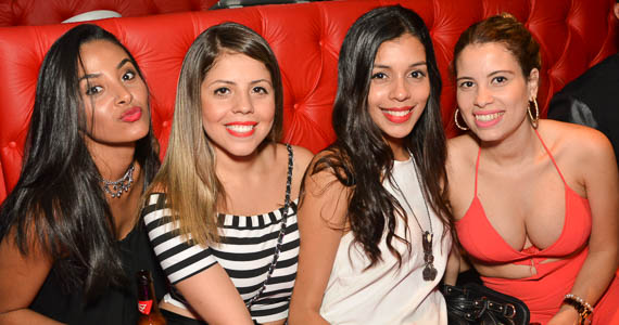 Inimigos da HP tocou sucessos do pagode no palco do Blá Bar domingo