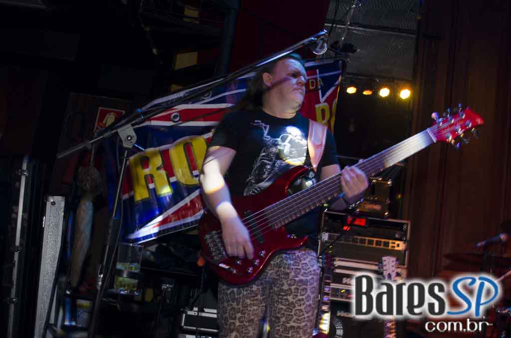 Rolls Rock se apresentou com os grandes clássicos do rock no Bar Charles Edward Rolls Rock se apresentou com os grandes clássicos do rock no Bar Charles Edward