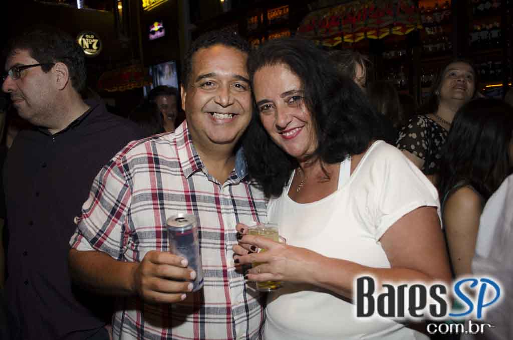 Bar Charles Edward recebeu o show da banda Big Lion e Kiko Zambianchi Bar Charles Edward recebeu o show da banda Big Lion e Kiko Zambianchi