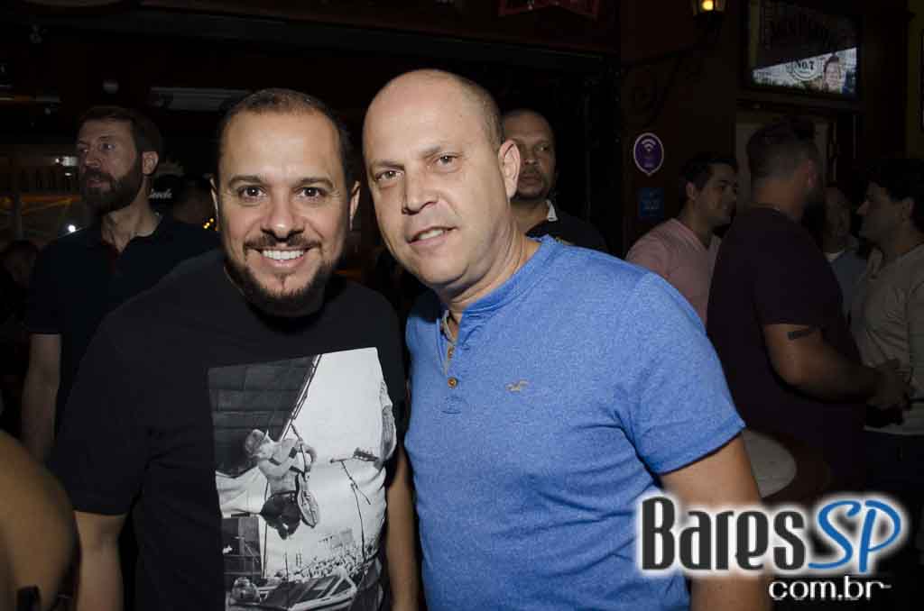 Bar Charles Edward recebeu o show da banda Big Lion e Kiko Zambianchi Bar Charles Edward recebeu o show da banda Big Lion e Kiko Zambianchi