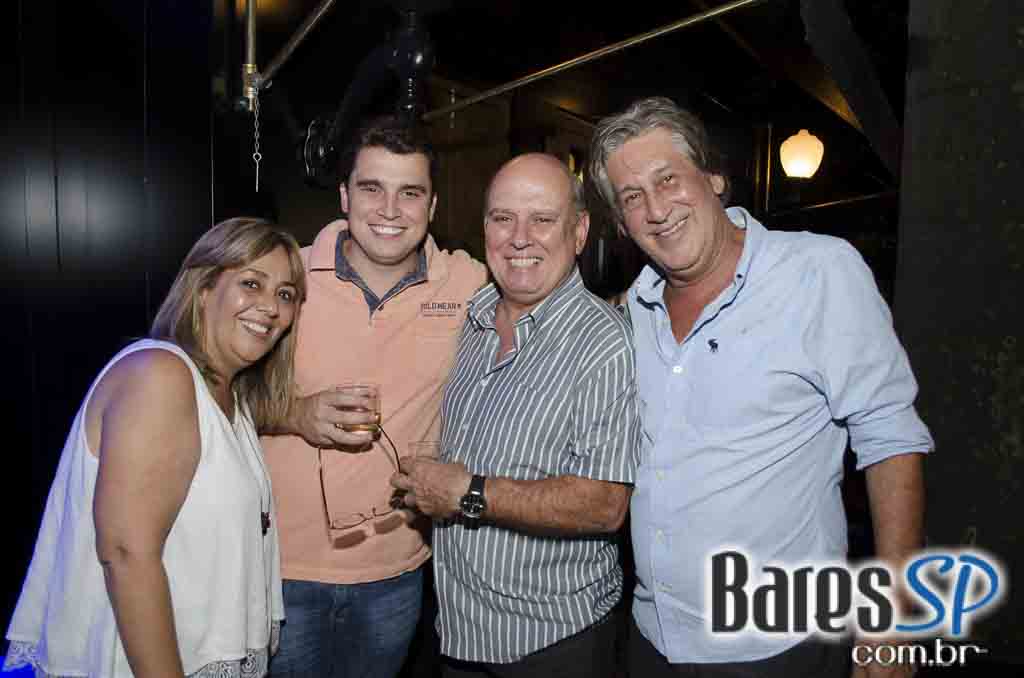 Bar Charles Edward recebeu o show da banda Big Lion e Kiko Zambianchi Bar Charles Edward recebeu o show da banda Big Lion e Kiko Zambianchi