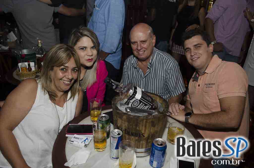 Bar Charles Edward recebeu o show da banda Big Lion e Kiko Zambianchi Bar Charles Edward recebeu o show da banda Big Lion e Kiko Zambianchi