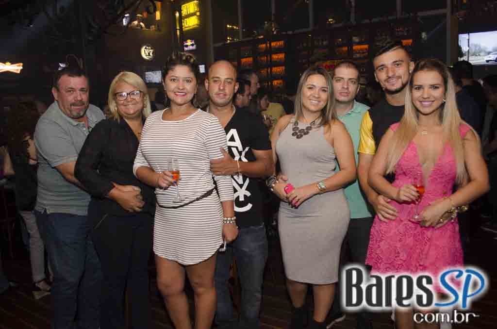 Bar Charles Edward recebeu o show da banda Big Lion e Kiko Zambianchi Bar Charles Edward recebeu o show da banda Big Lion e Kiko Zambianchi