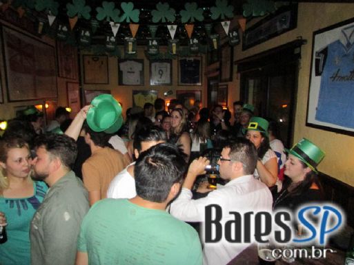 Bandas Piper e Murphys Laws comandaram o St. Patrick's Festival do O'Malley's