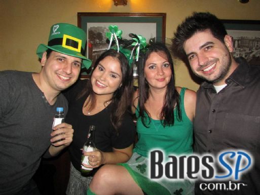 Bandas Piper e Murphys Laws comandaram o St. Patrick's Festival do O'Malley's