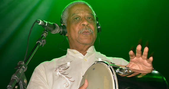 Sucessos do grupo Fundo de Quintal agitou a noite do Lapa 40 Graus