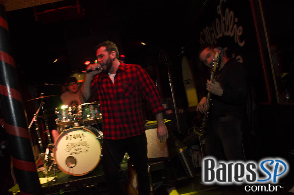 Banda 40 Watts se apresentou no Willi Willie Bar e Arqueria com muito pop rock Banda 40 Watts se apresentou no Willi Willie Bar e Arqueria com muito pop rock