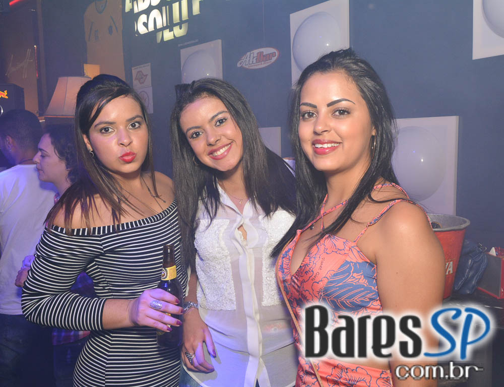 Noite da Cerveja com DJs Sandrinho, Zhenna e Tutunic no Akbar Lounge e Disco Noite da Cerveja com DJs Sandrinho, Zhenna e Tutunic no Akbar Lounge e Disco