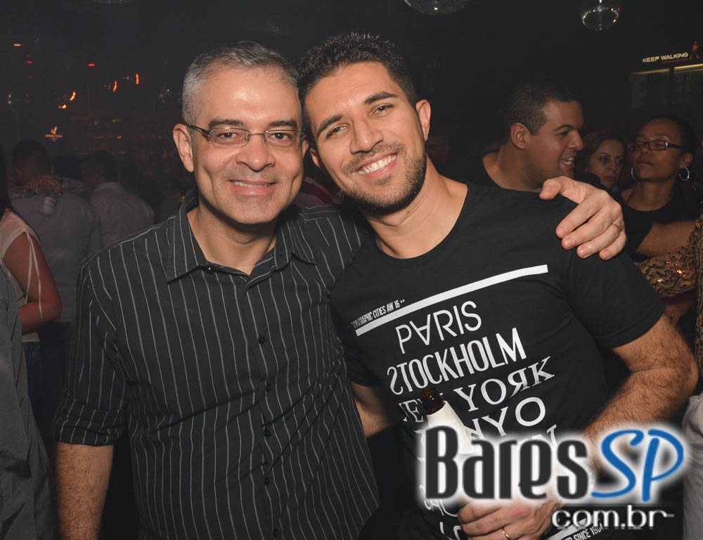 Noite da Cerveja com DJs Sandrinho, Zhenna e Tutunic no Akbar Lounge e Disco Noite da Cerveja com DJs Sandrinho, Zhenna e Tutunic no Akbar Lounge e Disco