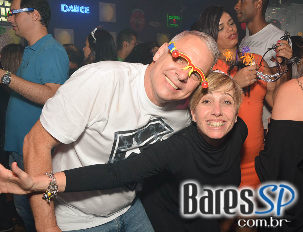 Noite da Cerveja com DJs Sandrinho, Zhenna e Tutunic no Akbar Lounge e Disco Noite da Cerveja com DJs Sandrinho, Zhenna e Tutunic no Akbar Lounge e Disco