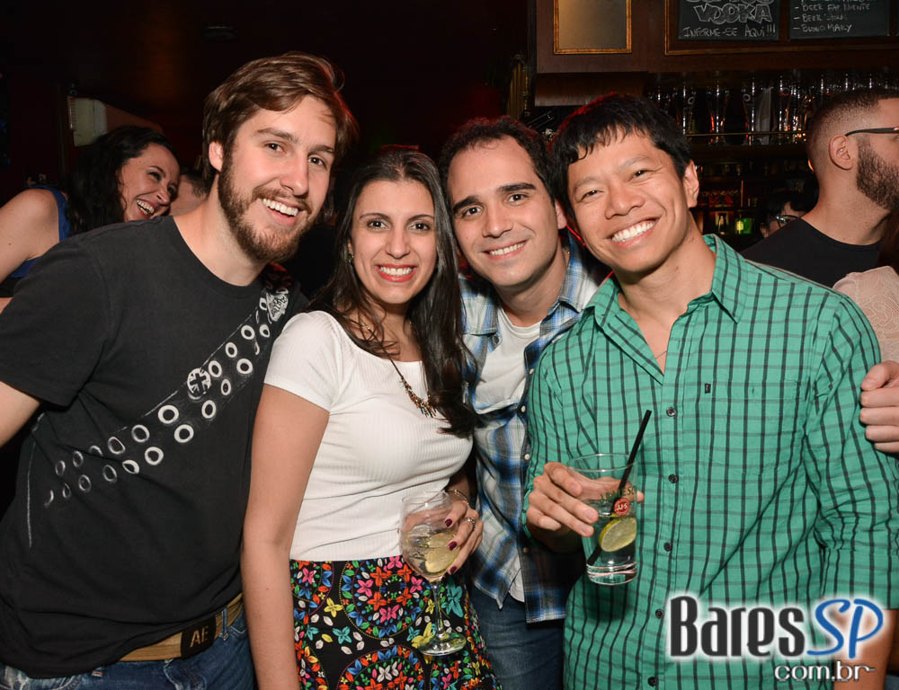 William Kim e banda Bubbles comandaram a noite com clássicos do rock no Republic Pub William Kim e banda Bubbles comandaram a noite com clássicos do rock no Republic Pub