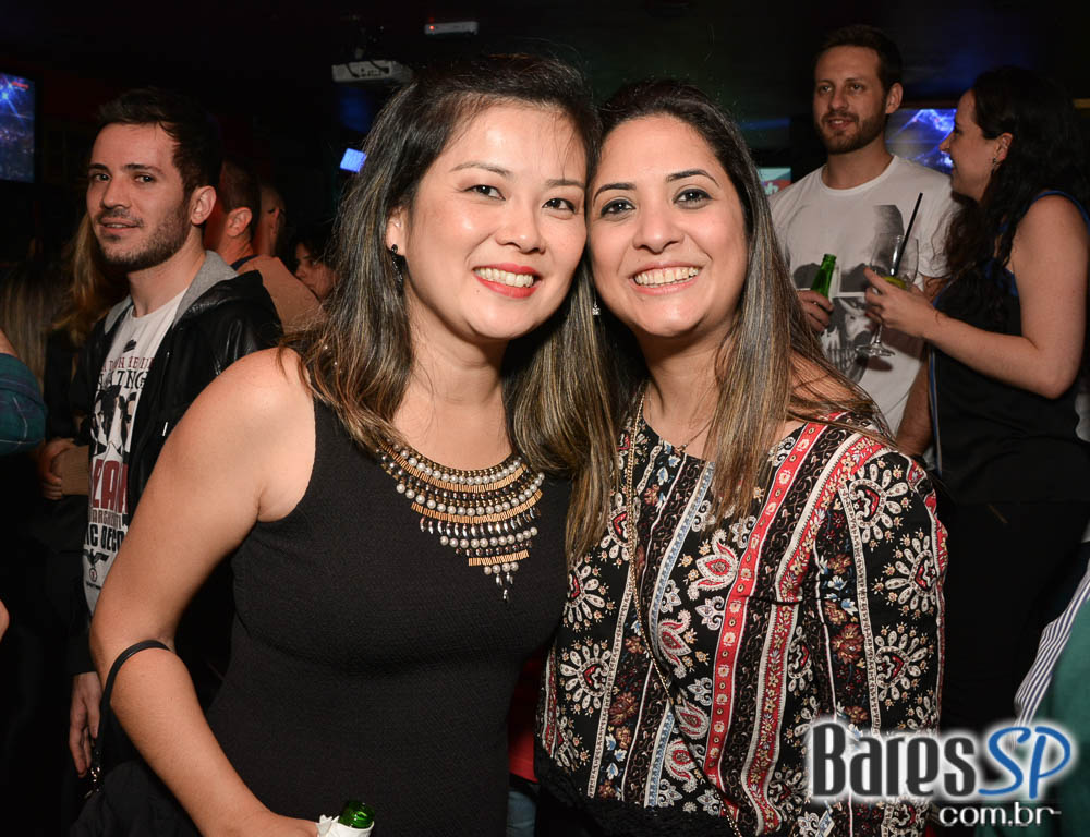 William Kim e banda Bubbles comandaram a noite com clássicos do rock no Republic Pub William Kim e banda Bubbles comandaram a noite com clássicos do rock no Republic Pub