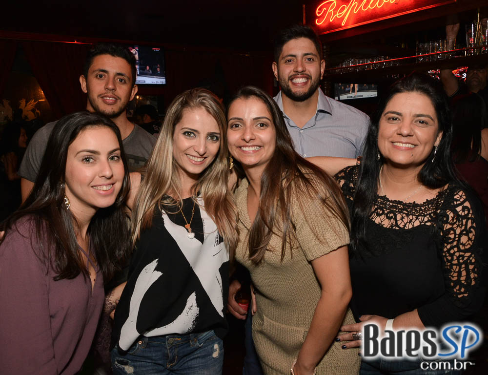 William Kim e banda Bubbles comandaram a noite com clássicos do rock no Republic Pub William Kim e banda Bubbles comandaram a noite com clássicos do rock no Republic Pub