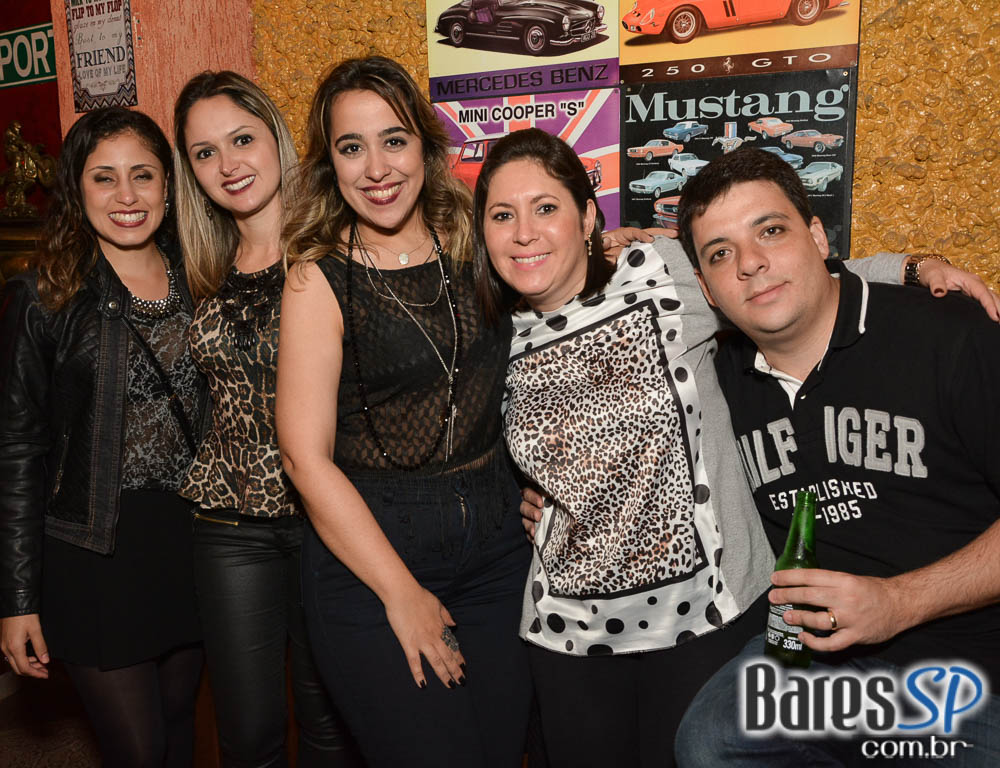 William Kim e banda Bubbles comandaram a noite com clássicos do rock no Republic Pub William Kim e banda Bubbles comandaram a noite com clássicos do rock no Republic Pub