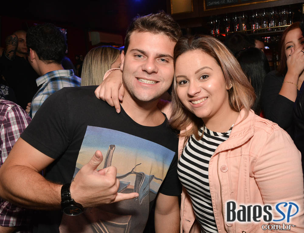 William Kim e banda Bubbles comandaram a noite com clássicos do rock no Republic Pub William Kim e banda Bubbles comandaram a noite com clássicos do rock no Republic Pub