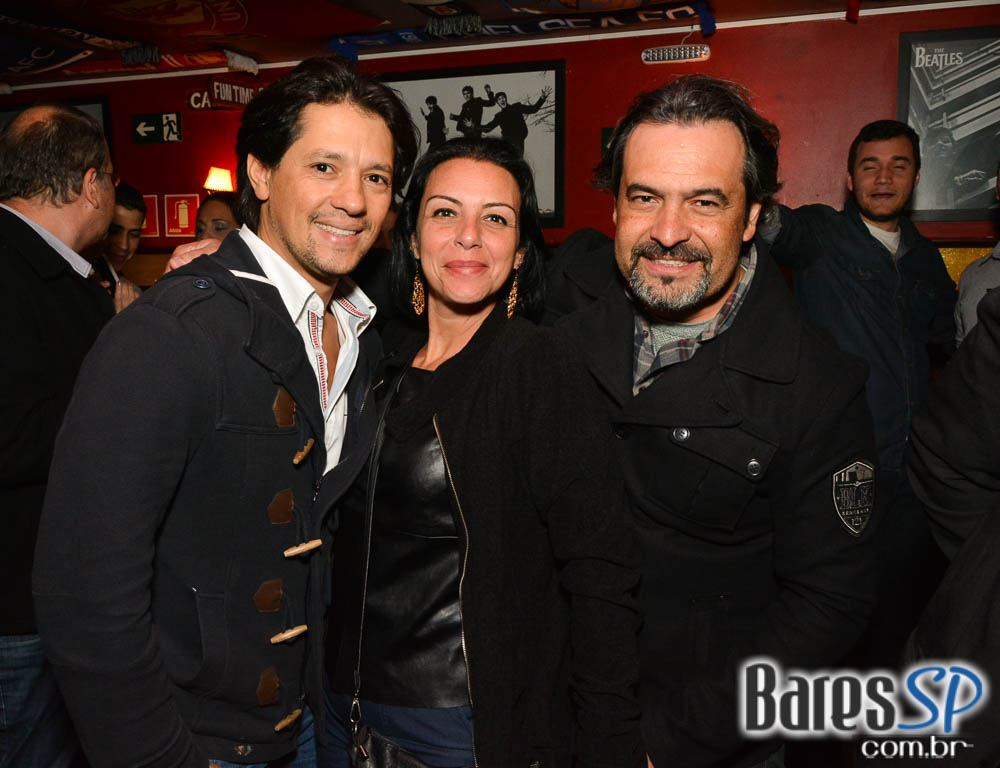 Banda Burnz e Sal Vincent comandaram a noite de sexta com muito rock no Republic Pub Banda Burnz e Sal Vincent comandaram a noite de sexta com muito rock no Republic Pub