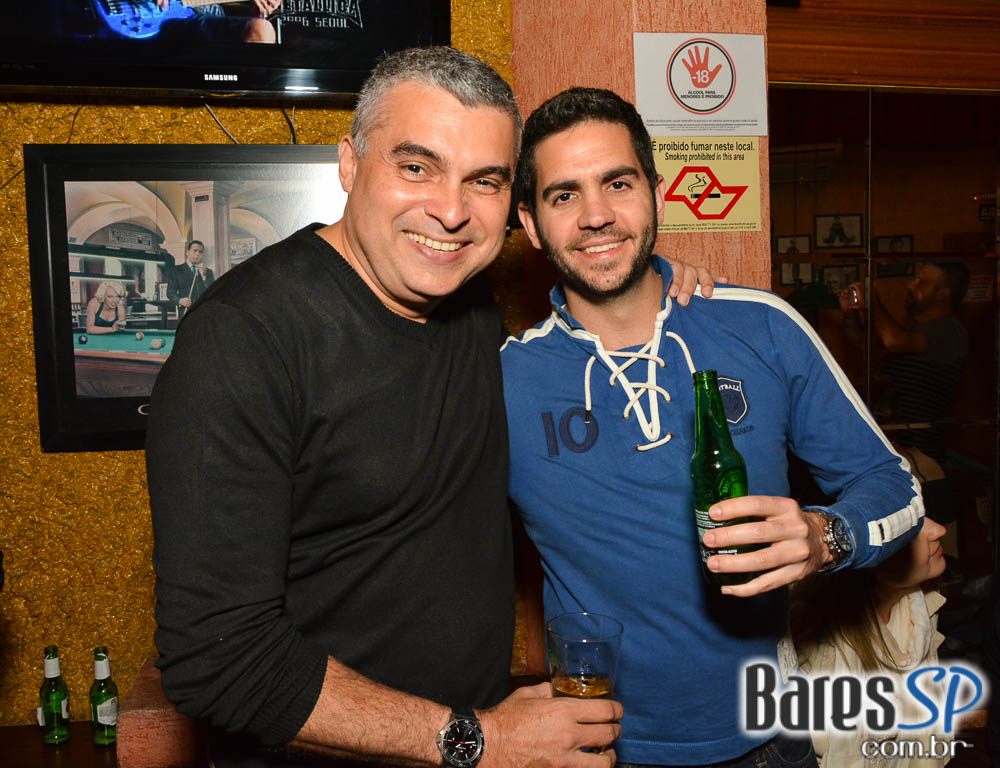 Banda Burnz e Sal Vincent comandaram a noite de sexta com muito rock no Republic Pub Banda Burnz e Sal Vincent comandaram a noite de sexta com muito rock no Republic Pub