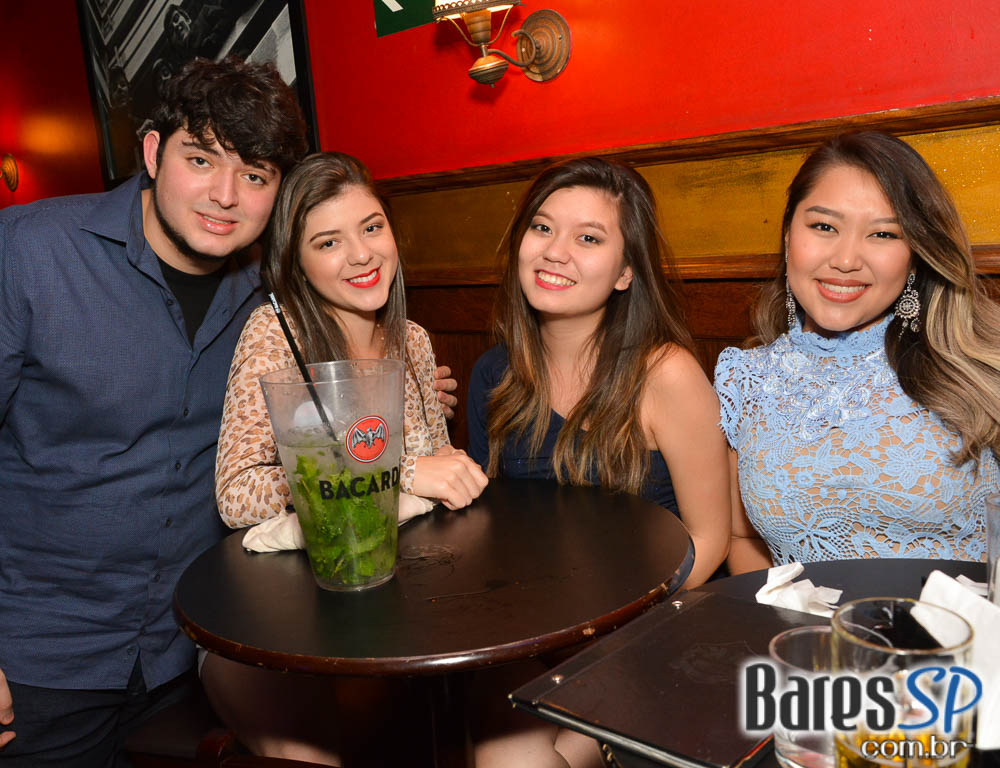 Banda Burnz e Sal Vincent comandaram a noite de sexta com muito rock no Republic Pub Banda Burnz e Sal Vincent comandaram a noite de sexta com muito rock no Republic Pub