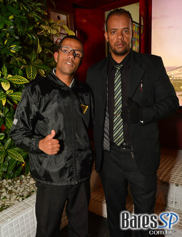 Banda Burnz e Sal Vincent comandaram a noite de sexta com muito rock no Republic Pub Banda Burnz e Sal Vincent comandaram a noite de sexta com muito rock no Republic Pub