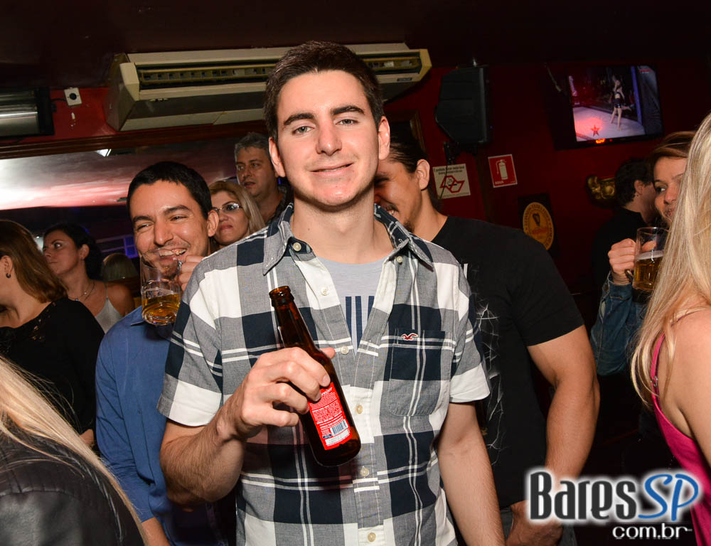 Banda Burnz e Sal Vincent comandaram a noite de sexta com muito rock no Republic Pub Banda Burnz e Sal Vincent comandaram a noite de sexta com muito rock no Republic Pub