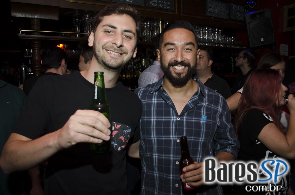 William Kim e banda Insônica com o melhor do pop rock no Republic Pub William Kim e banda Insônica com o melhor do pop rock no Republic Pub