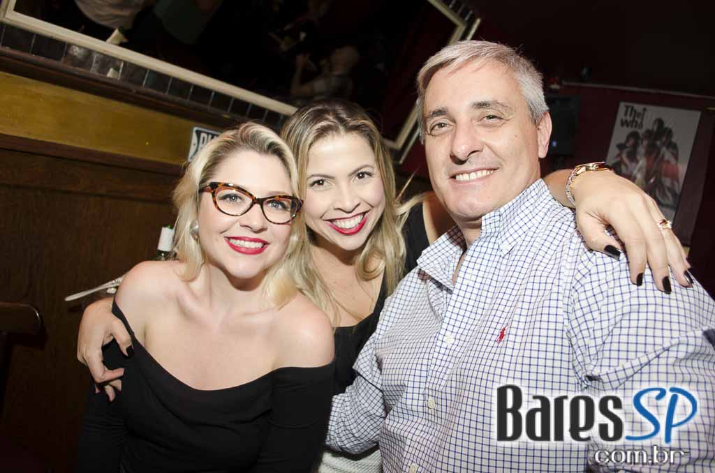 William Kim e banda Insônica com o melhor do pop rock no Republic Pub William Kim e banda Insônica com o melhor do pop rock no Republic Pub