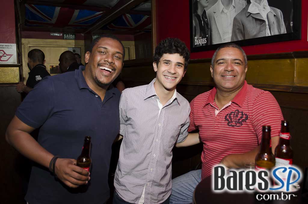 William Kim e banda Insônica com o melhor do pop rock no Republic Pub William Kim e banda Insônica com o melhor do pop rock no Republic Pub