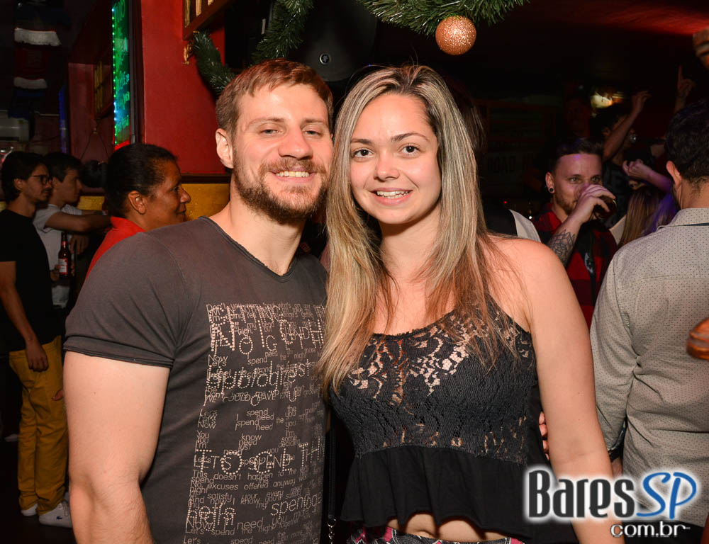 Friday Rocks com a Banda Insônica e o cantor William Kim no palco do Republic Pub Friday Rocks com a Banda Insônica e o cantor William Kim no palco do Republic Pub