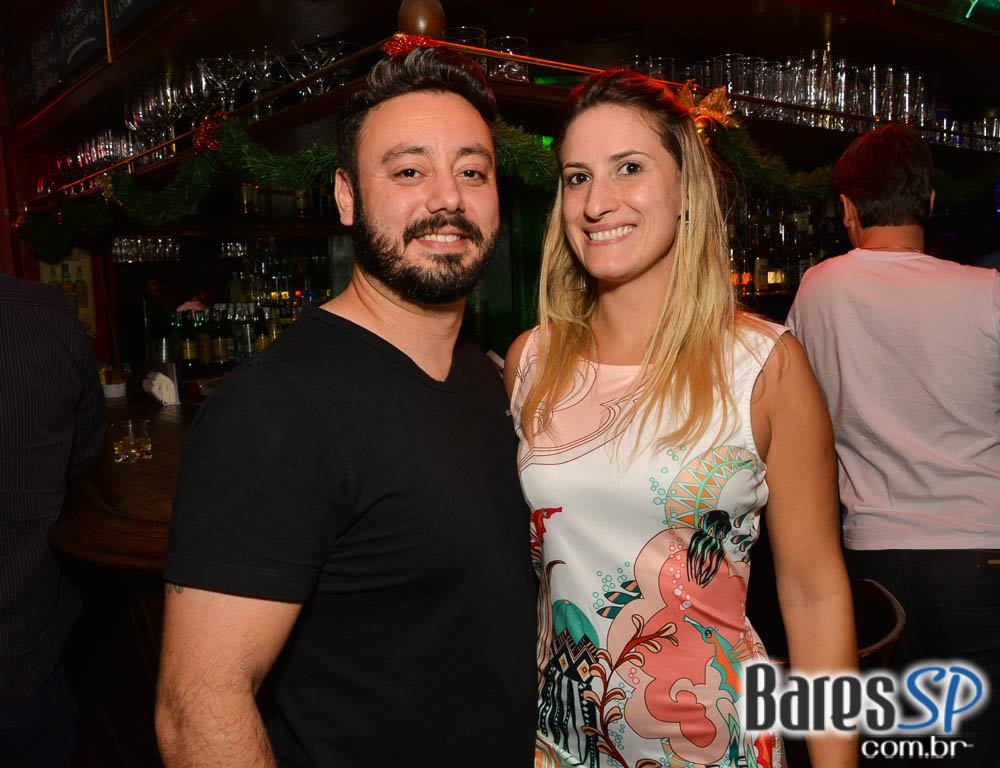 Friday Rocks com a Banda Insônica e o cantor William Kim no palco do Republic Pub Friday Rocks com a Banda Insônica e o cantor William Kim no palco do Republic Pub