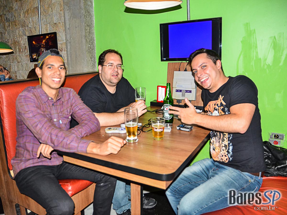 Saloon Pub ofereceu variedade de jogos e cervejas artesanais no cardápio