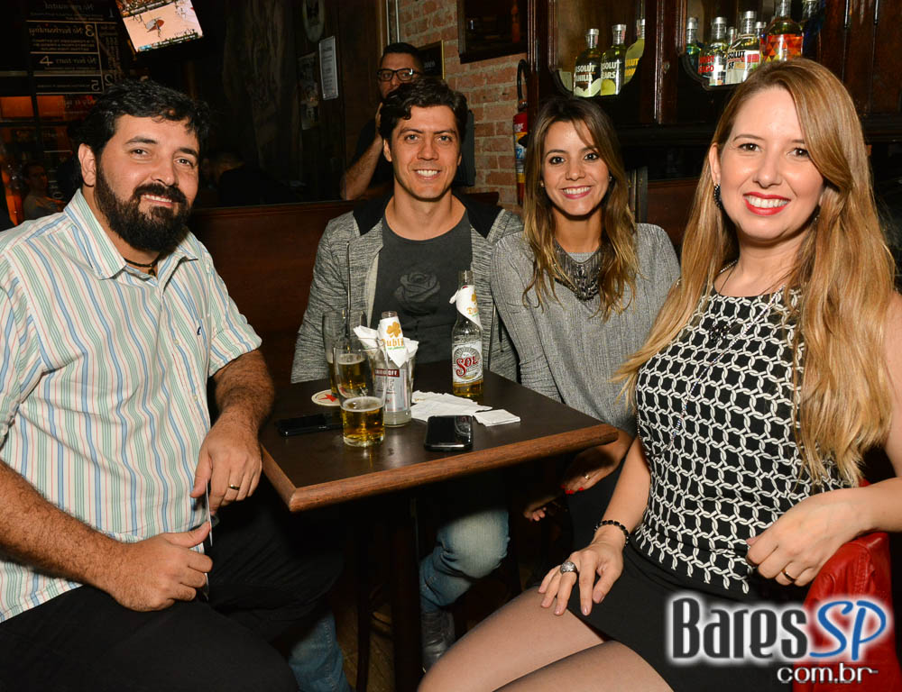 Banda Jack Fast comandou a noite com clássicos do pop rock no Dublin Banda Jack Fast comandou a noite com clássicos do pop rock no Dublin