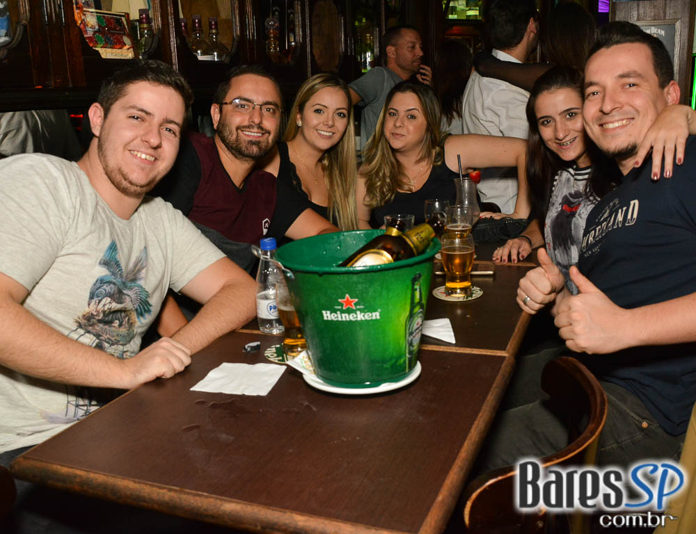 Banda Jack Fast comandou a noite com clássicos do pop rock no Dublin Banda Jack Fast comandou a noite com clássicos do pop rock no Dublin