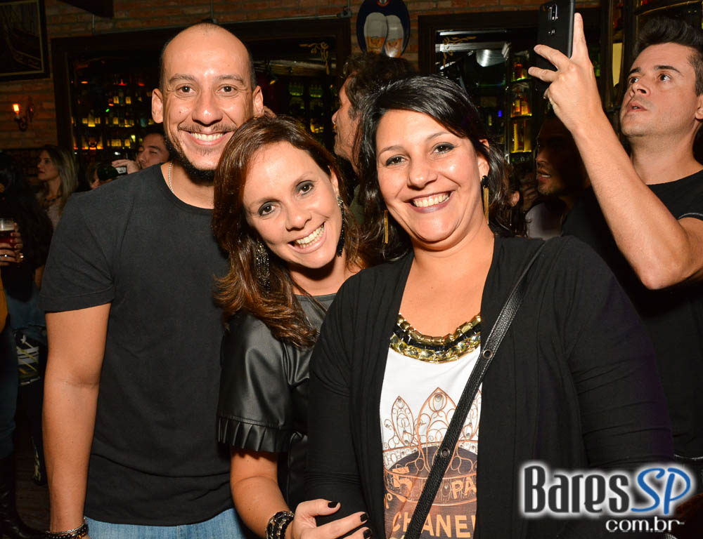 Banda Jack Fast comandou a noite com clássicos do pop rock no Dublin Banda Jack Fast comandou a noite com clássicos do pop rock no Dublin