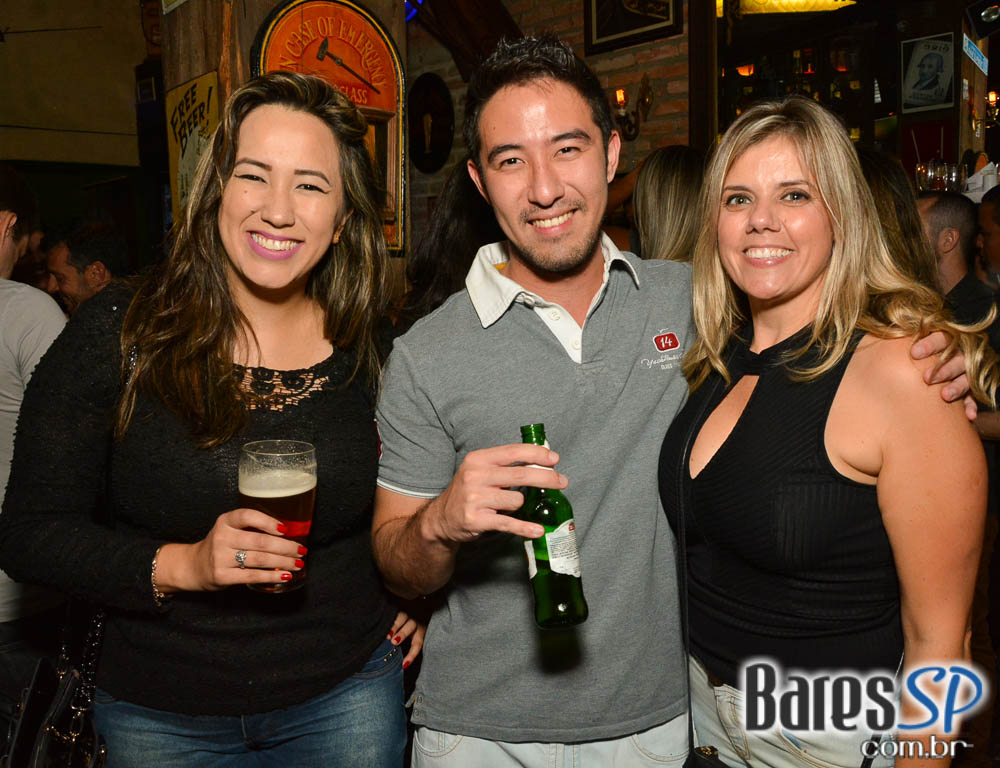 Banda Jack Fast comandou a noite com clássicos do pop rock no Dublin Banda Jack Fast comandou a noite com clássicos do pop rock no Dublin