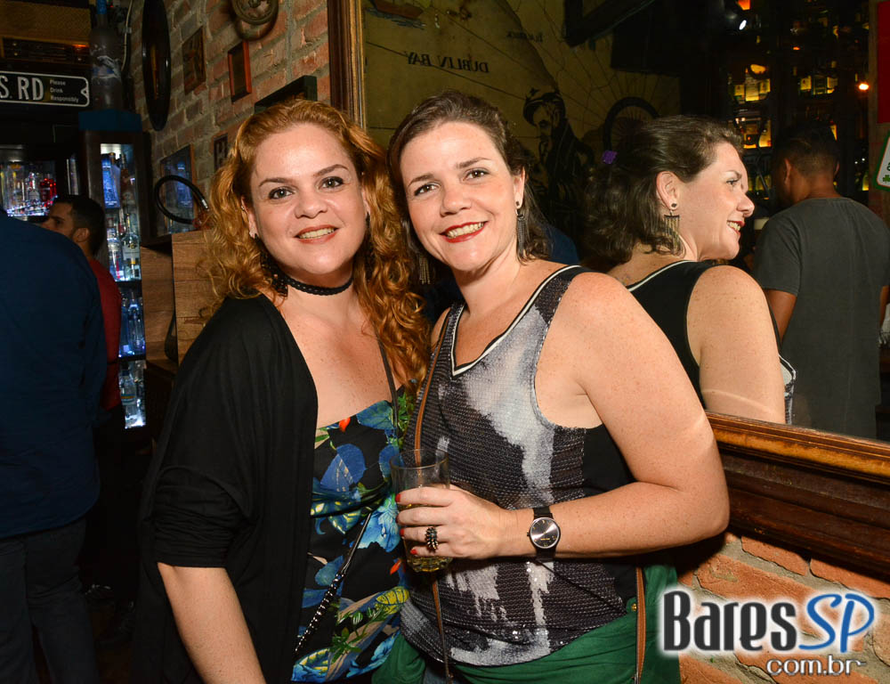 Banda Jack Fast comandou a noite com clássicos do pop rock no Dublin Banda Jack Fast comandou a noite com clássicos do pop rock no Dublin