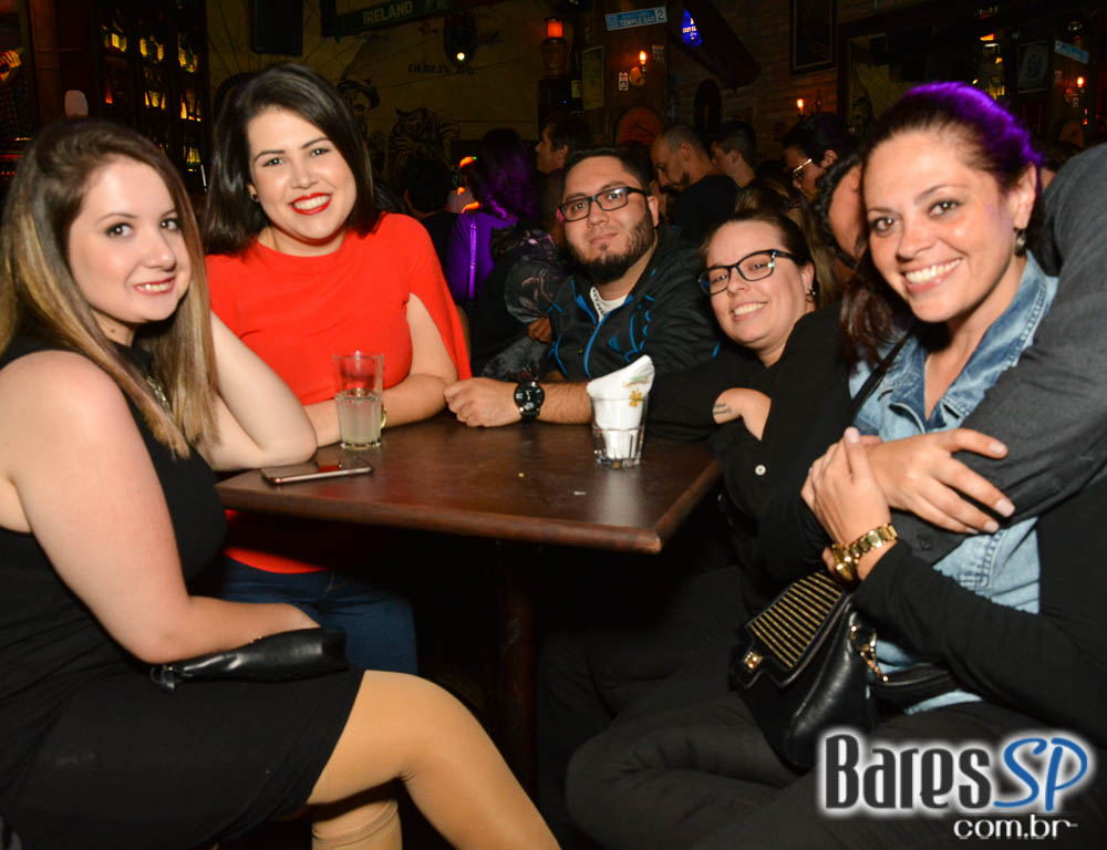 Banda Jack Fast comandou a noite com clássicos do pop rock no Dublin Banda Jack Fast comandou a noite com clássicos do pop rock no Dublin