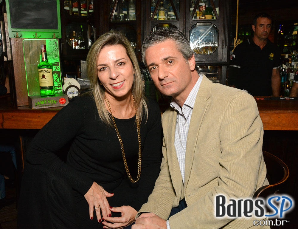 Banda Double Shot comandou a noite com muito pop rock no Dublin Banda Double Shot comandou a noite com muito pop rock no Dublin