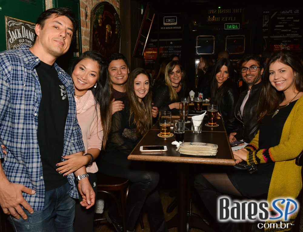 Banda Double Shot comandou a noite com muito pop rock no Dublin Banda Double Shot comandou a noite com muito pop rock no Dublin