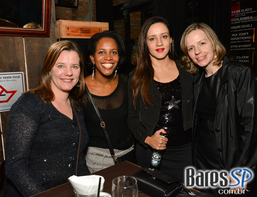 Banda Double Shot comandou a noite com muito pop rock no Dublin Banda Double Shot comandou a noite com muito pop rock no Dublin