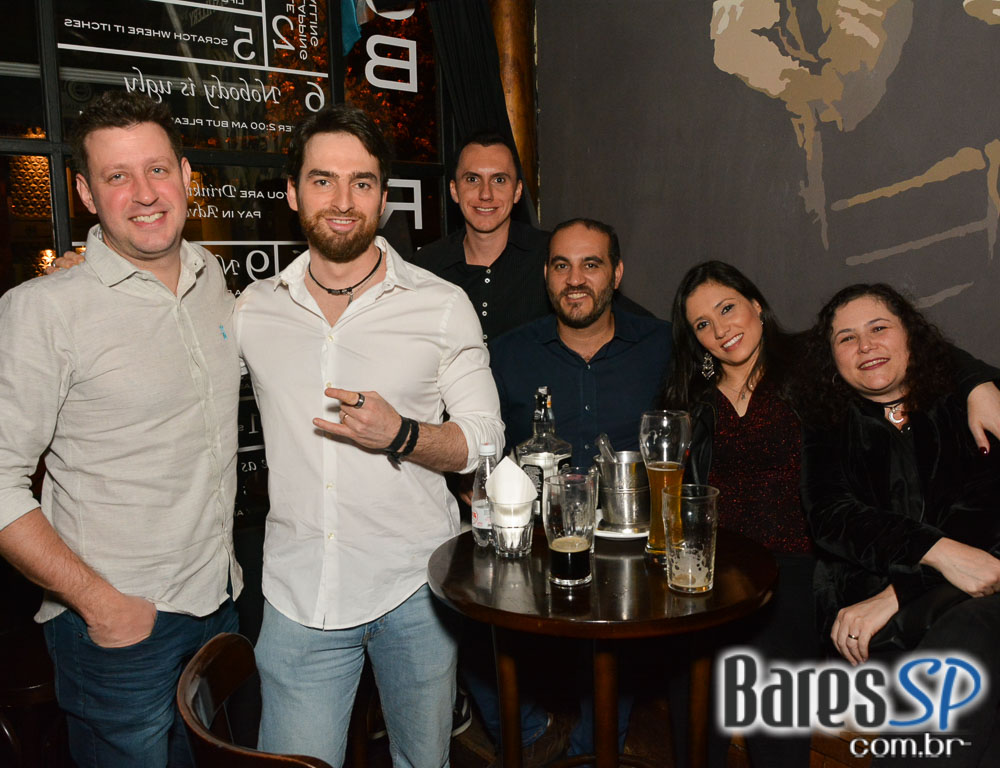 Banda Double Shot comandou a noite com muito pop rock no Dublin Banda Double Shot comandou a noite com muito pop rock no Dublin