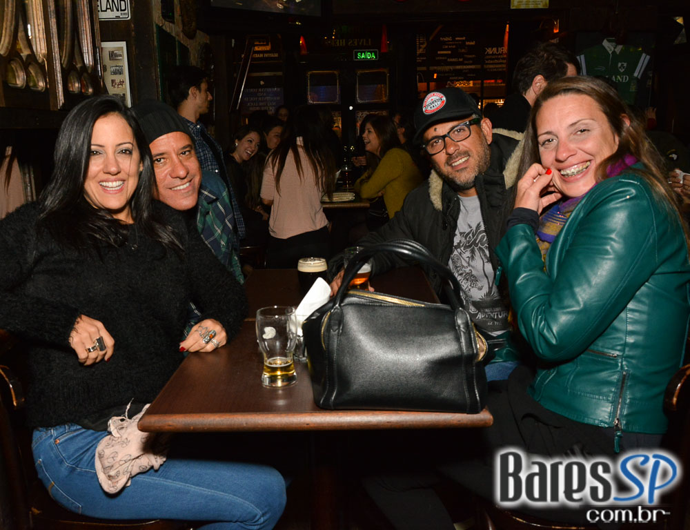 Banda Double Shot comandou a noite com muito pop rock no Dublin Banda Double Shot comandou a noite com muito pop rock no Dublin