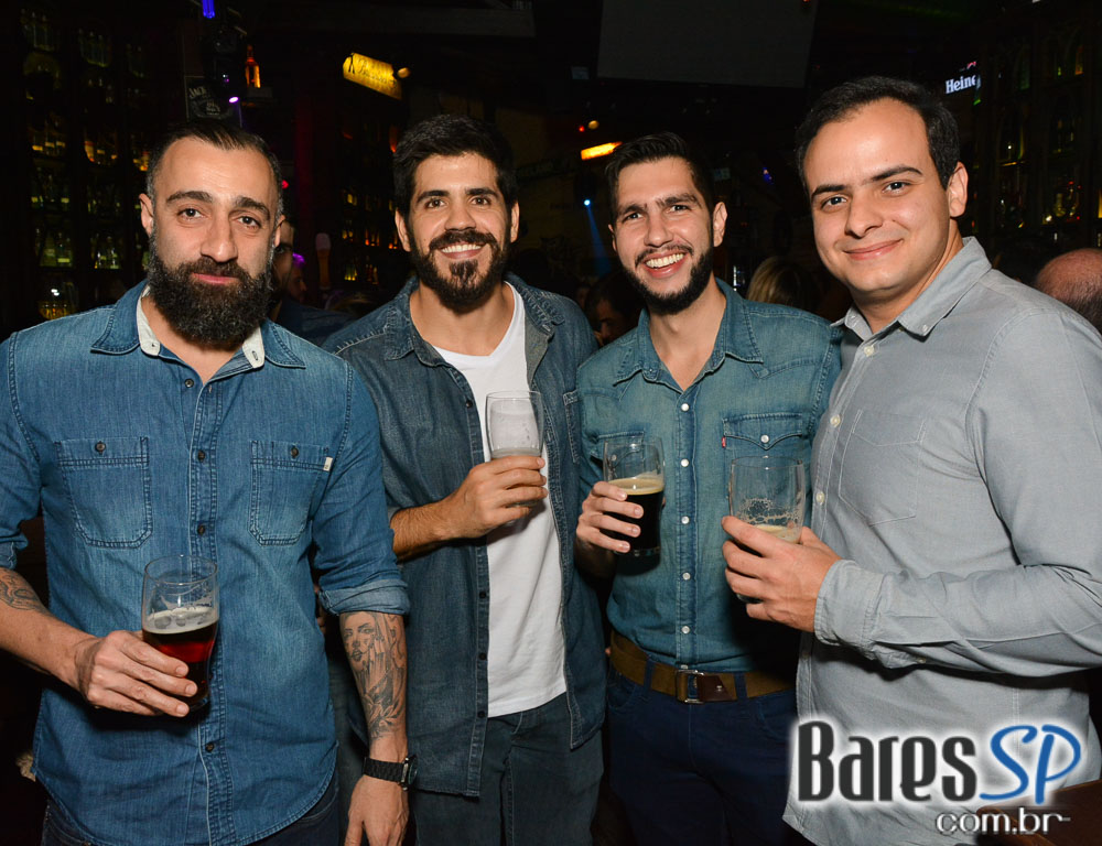 Banda Double Shot comandou a noite com muito pop rock no Dublin Banda Double Shot comandou a noite com muito pop rock no Dublin