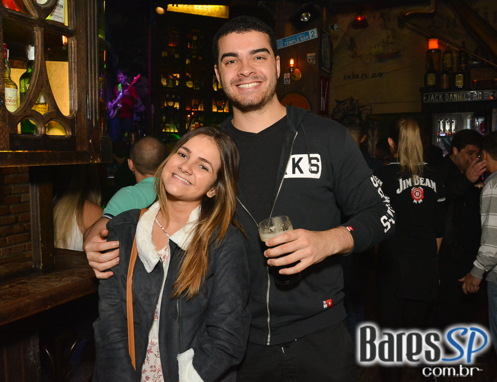 Banda Double Shot comandou a noite com muito pop rock no Dublin Banda Double Shot comandou a noite com muito pop rock no Dublin