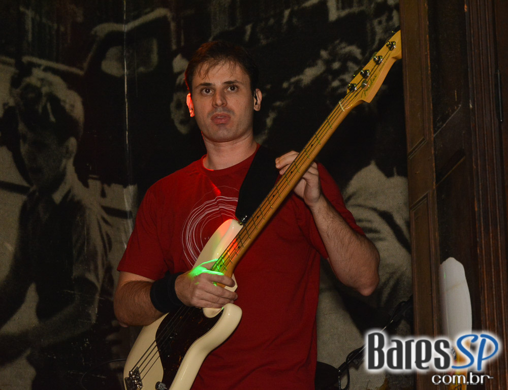 Banda Double Shot comandou a noite com muito pop rock no Dublin Banda Double Shot comandou a noite com muito pop rock no Dublin