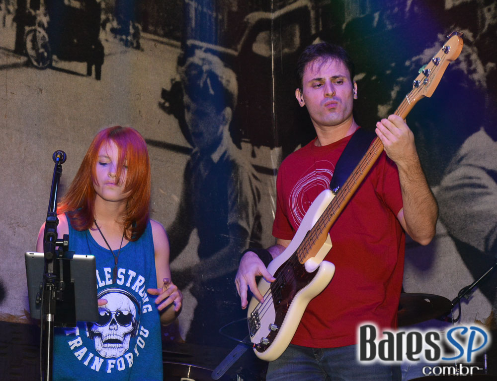 Banda Double Shot comandou a noite com muito pop rock no Dublin Banda Double Shot comandou a noite com muito pop rock no Dublin