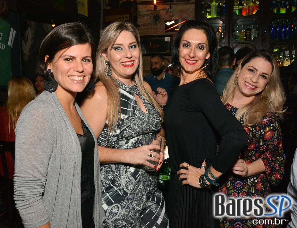 Banda Double Shot comandou a noite com muito pop rock no Dublin Banda Double Shot comandou a noite com muito pop rock no Dublin