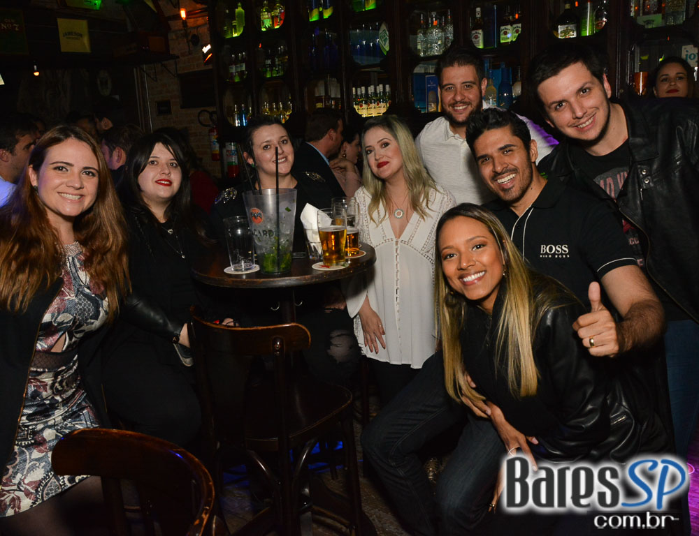 Banda Double Shot comandou a noite com muito pop rock no Dublin Banda Double Shot comandou a noite com muito pop rock no Dublin